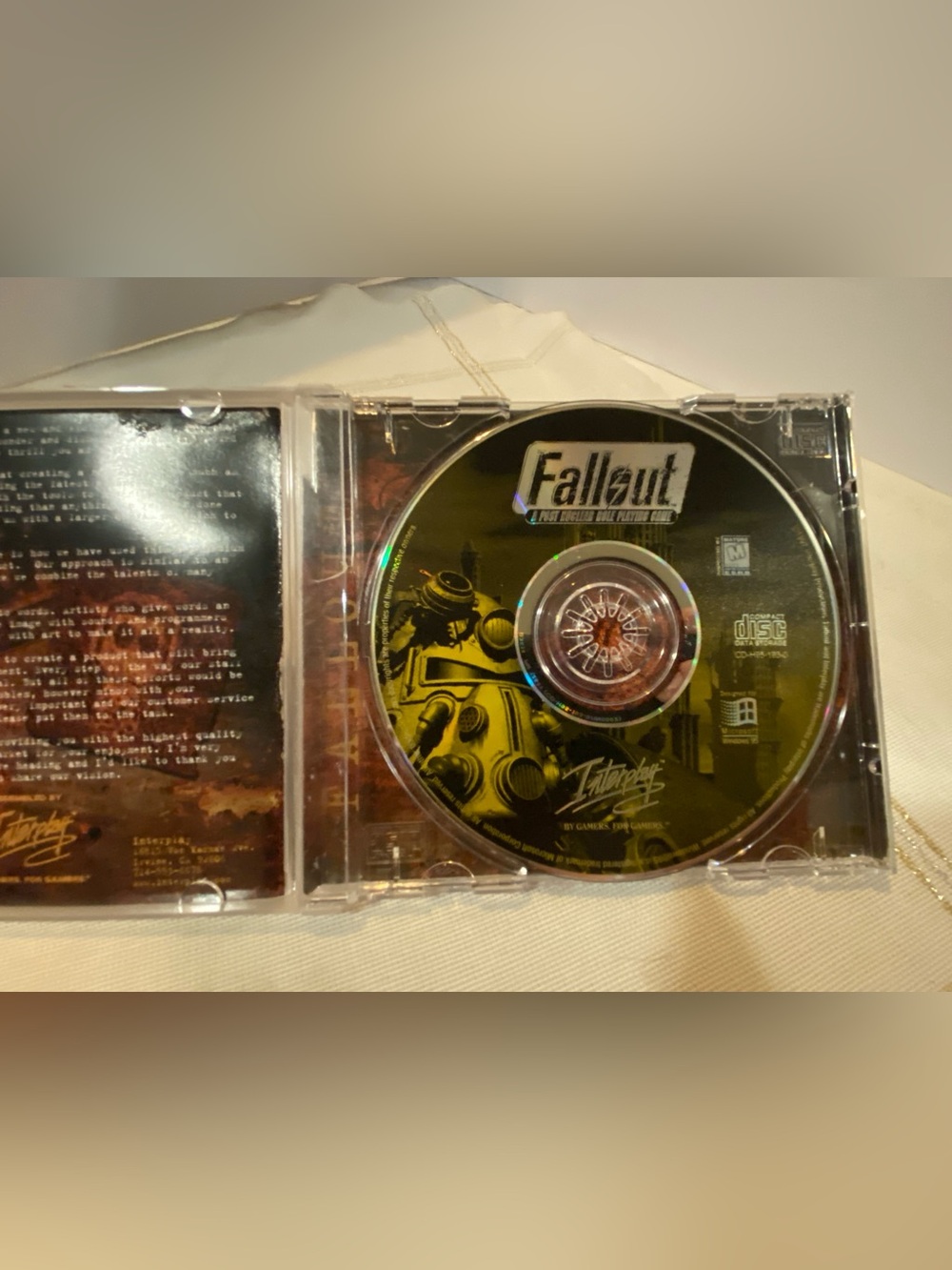 Fallout (PC: Windows, 1997) Original Disc - Picture 7 of 10